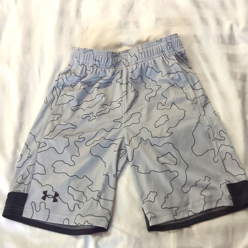 Boys under armour active wear shorts gray and black boys medium